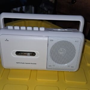 Gelielim AM/FM Radio Cassette Recorder KT-3B Portable White